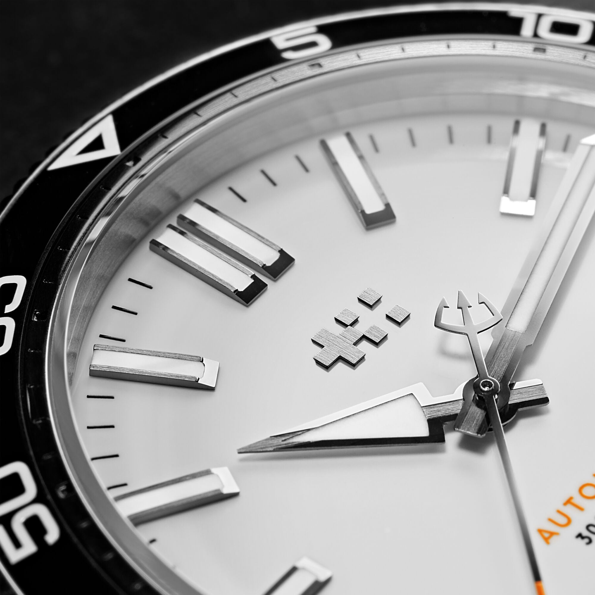 Christopher Ward C60 Trident Pro 300 - White - Consort Bracelet - Image