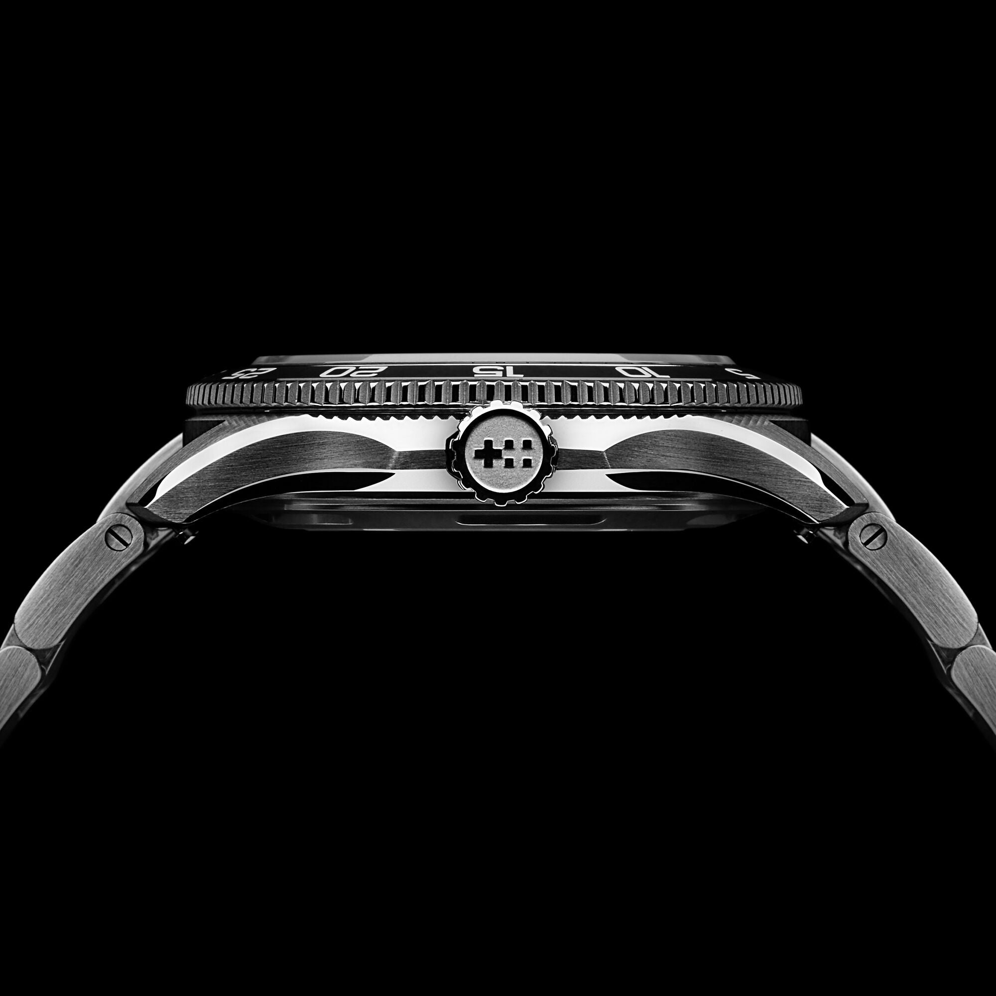 Christopher Ward C60 Trident Pro 300 - White - Consort Bracelet - Image