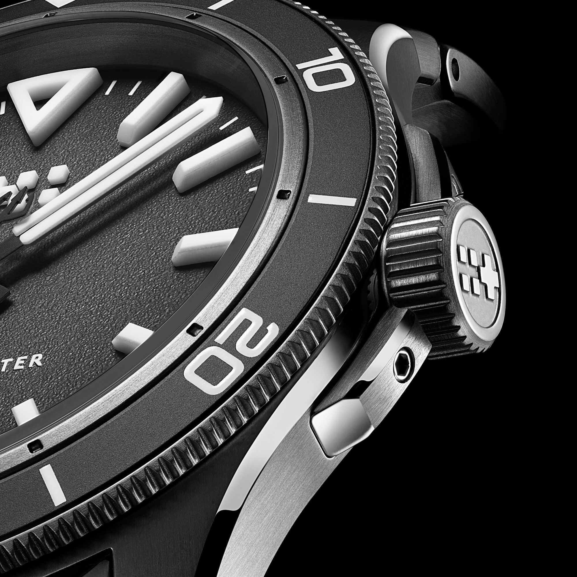 Christopher Ward C60 Trident LumiÃ¨re - Black - Image