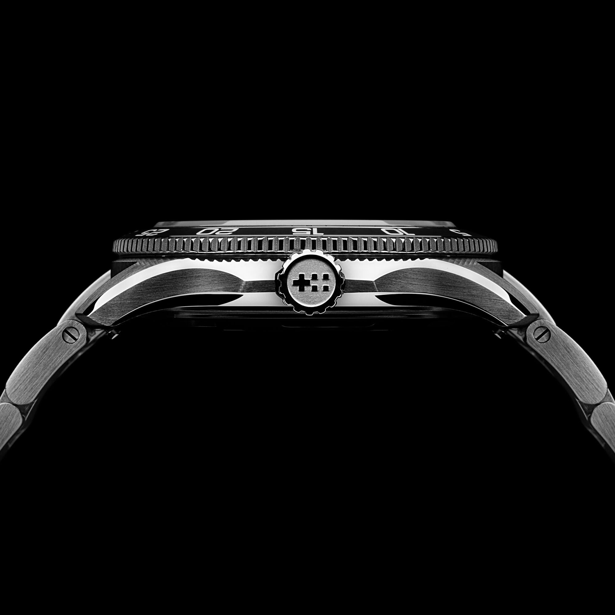 Christopher Ward C60 Trident Pro 300 - 42mm - Black - Image